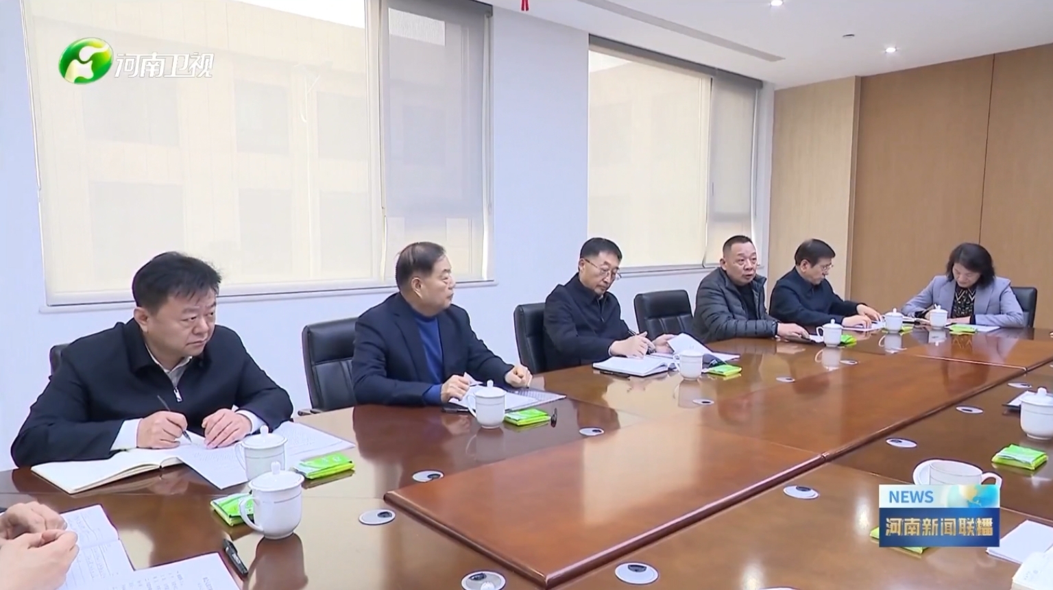 河南卫视新闻联播报道开云集团官网_开云集团(中国)集团党委书记、创始人楚金甫参加省委书记刘宁在许昌召开的民营企业座谈会